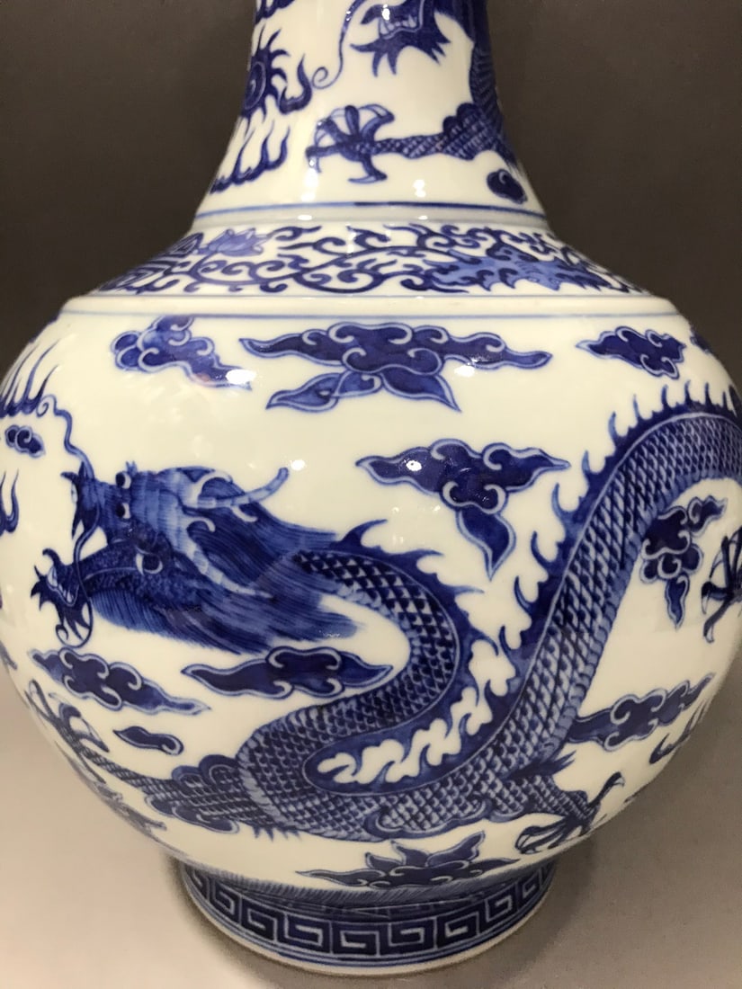 A Exquisite Blue and White Dragon Pattern Vase - 8