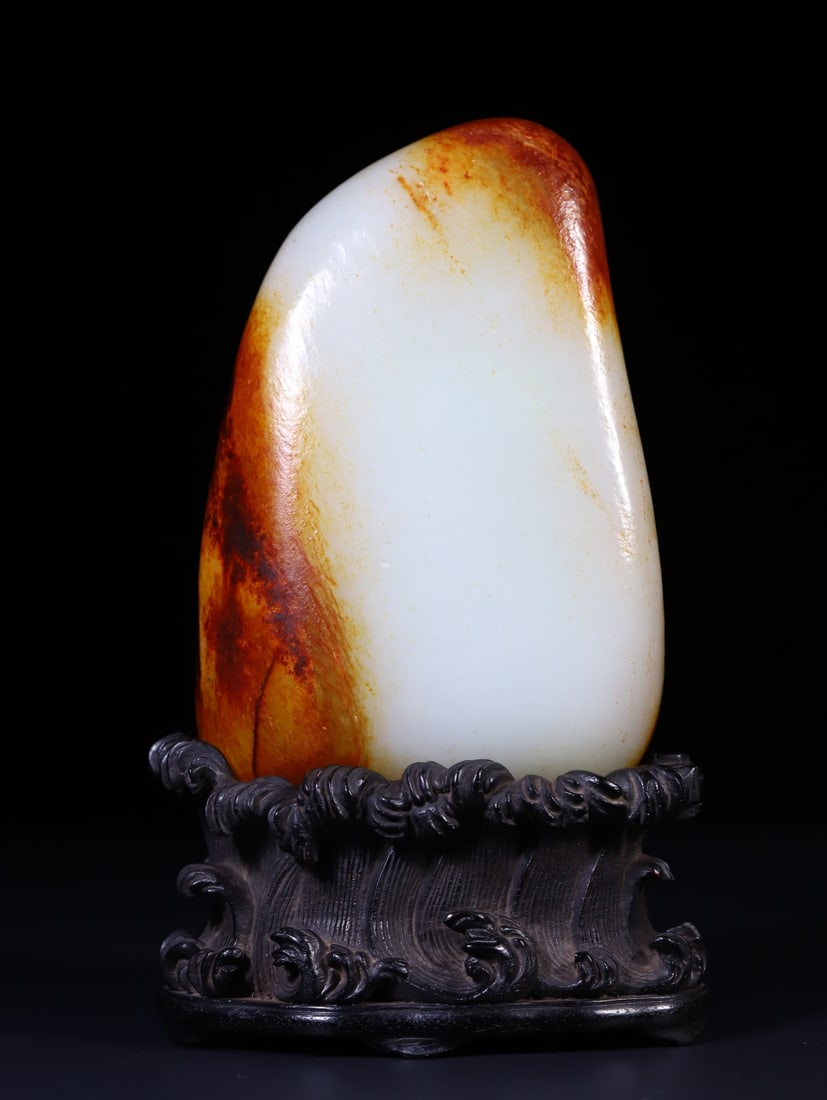 A Exquisite Hotan Jade Ornament: A Exquisite Hotan Jade Ornament,Qing Dynasty, China,Size:3.8inx2.5inx5.9in,Weight:1324.5g 和田玉摆件,中国清代