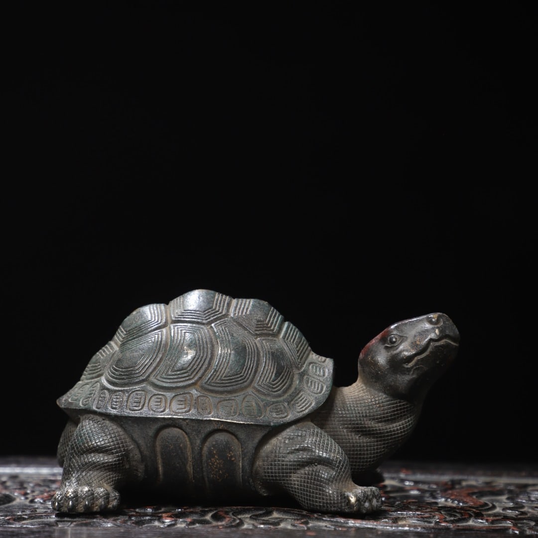 A Exquisite Gold Overlaid Bronze Turtle Ornament: A Exquisite Gold Overlaid Bronze Turtle Ornament,Qing Dynasty, China,Size:7x15x4.3in,Weight:1150g 铜拓金龟摆件,中国清代