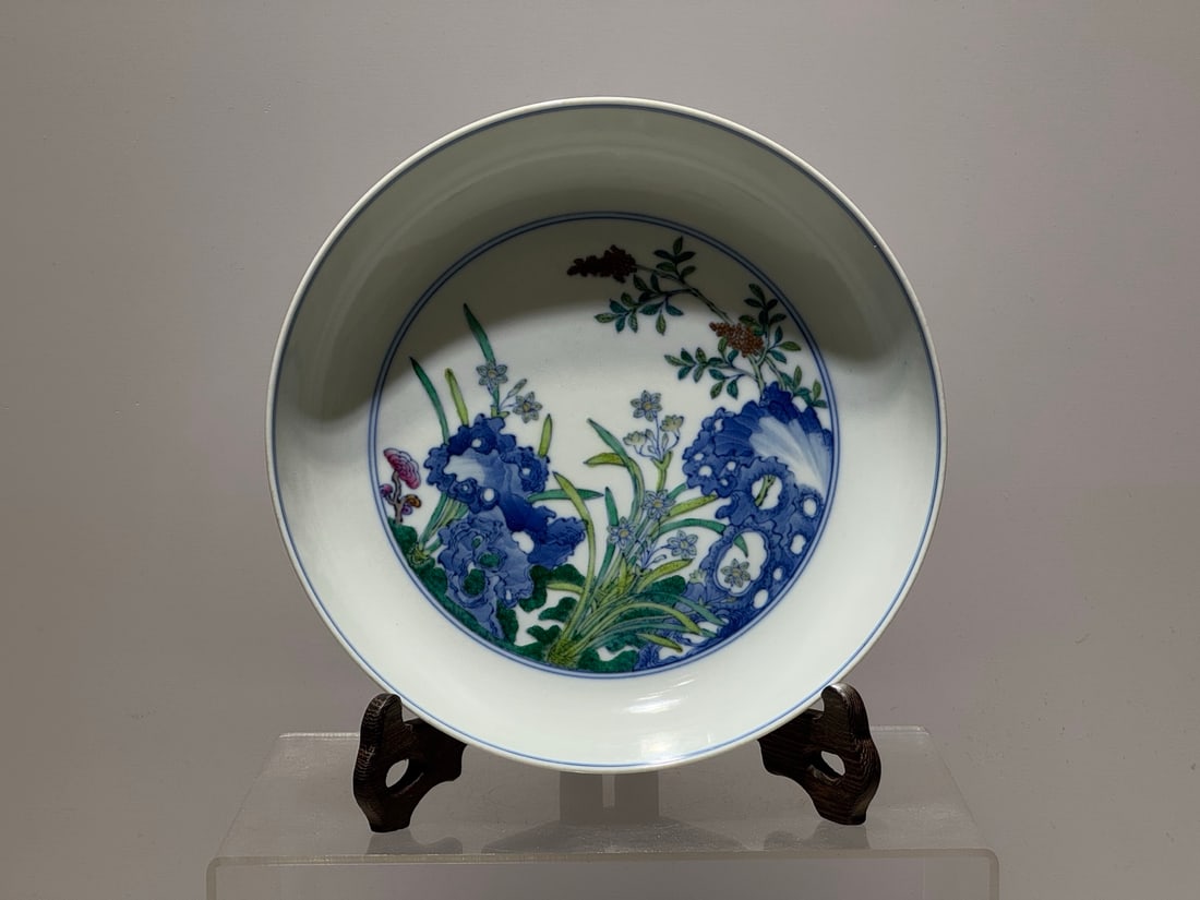 A Exquisite Doucai Flower Pattern Plate (1 of 6)