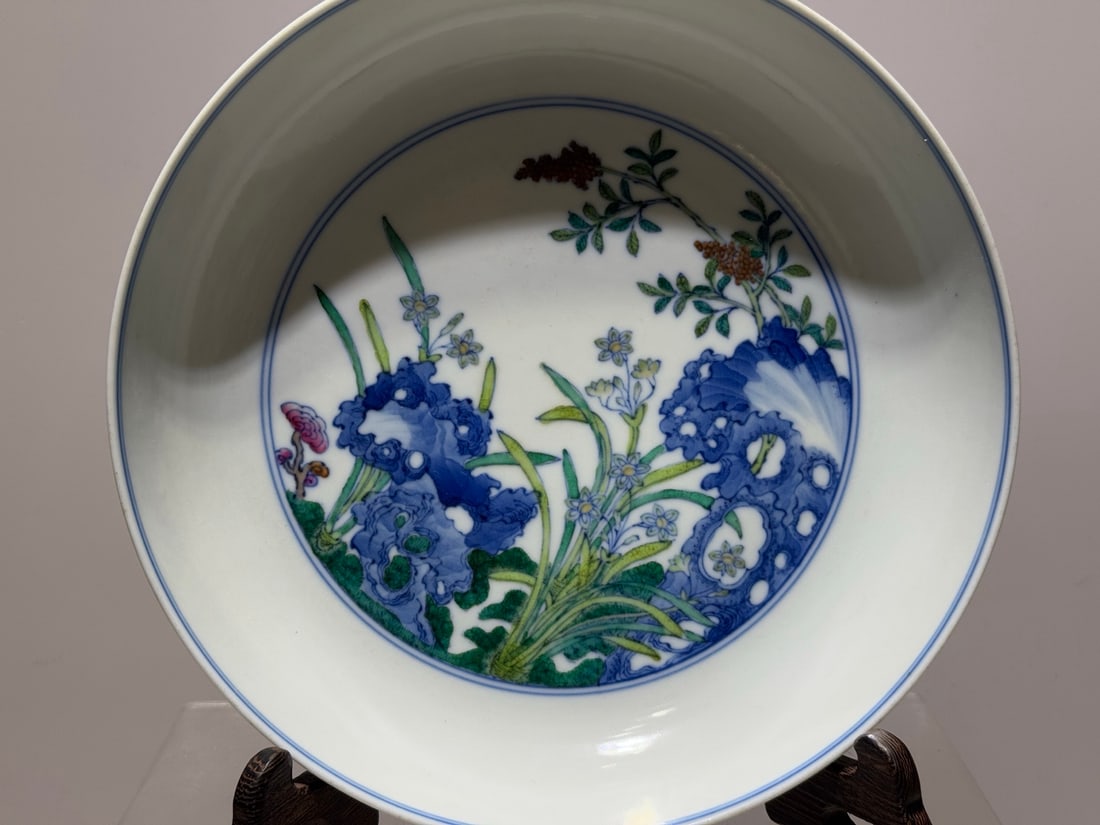 A Exquisite Doucai Flower Pattern Plate - 2