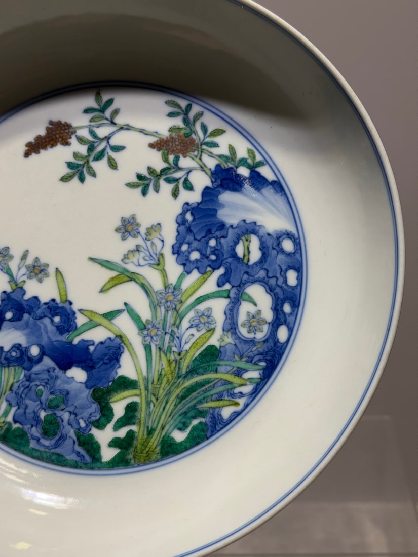 A Exquisite Doucai Flower Pattern Plate - 3