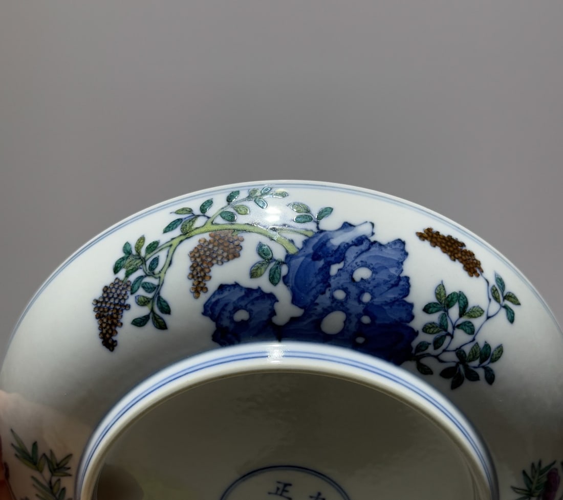 A Exquisite Doucai Flower Pattern Plate - 4