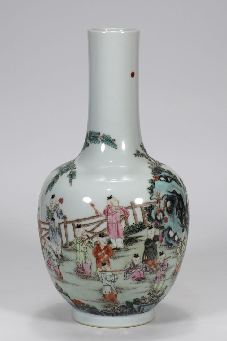 A Exquisite Famille-Rose Figures Pattern Vase - 2