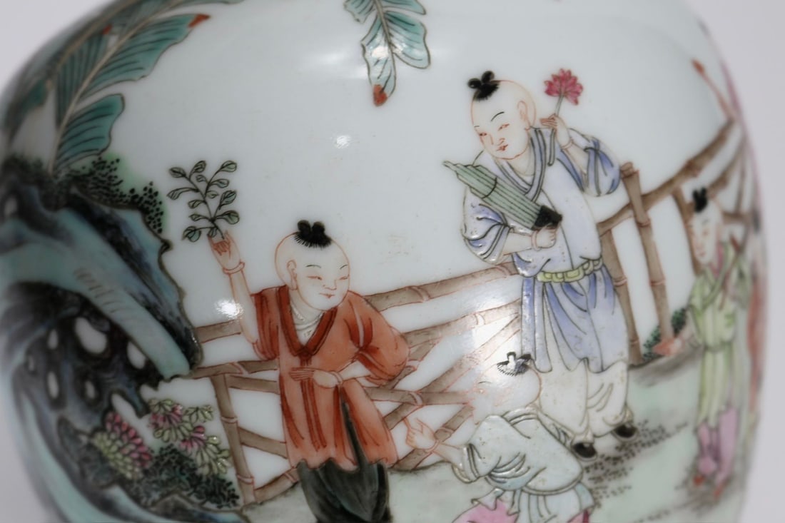 A Exquisite Famille-Rose Figures Pattern Vase - 8