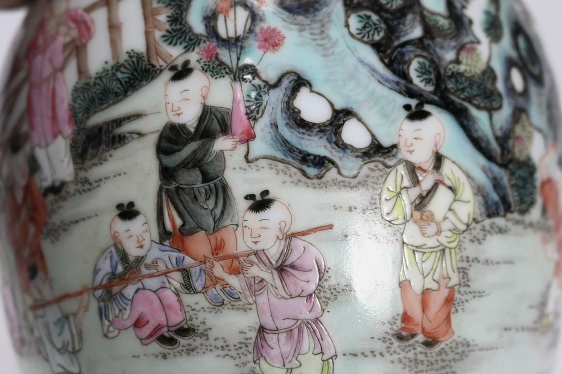 A Exquisite Famille-Rose Figures Pattern Vase - 9