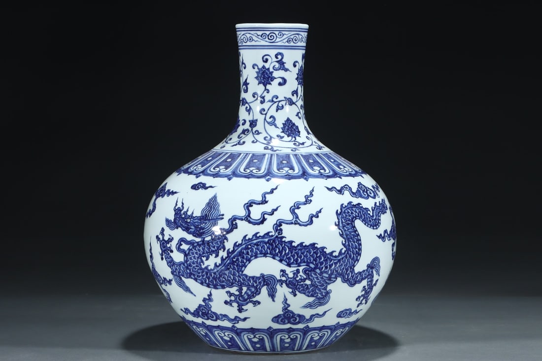 A Exquisite Blue and White Lotus Pattern Dragon Pattern Vase - 2