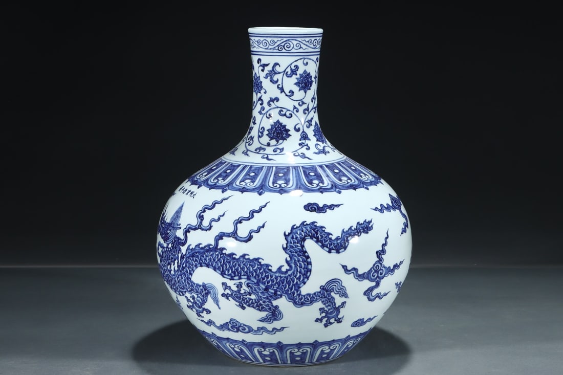 A Exquisite Blue and White Lotus Pattern Dragon Pattern Vase - 3