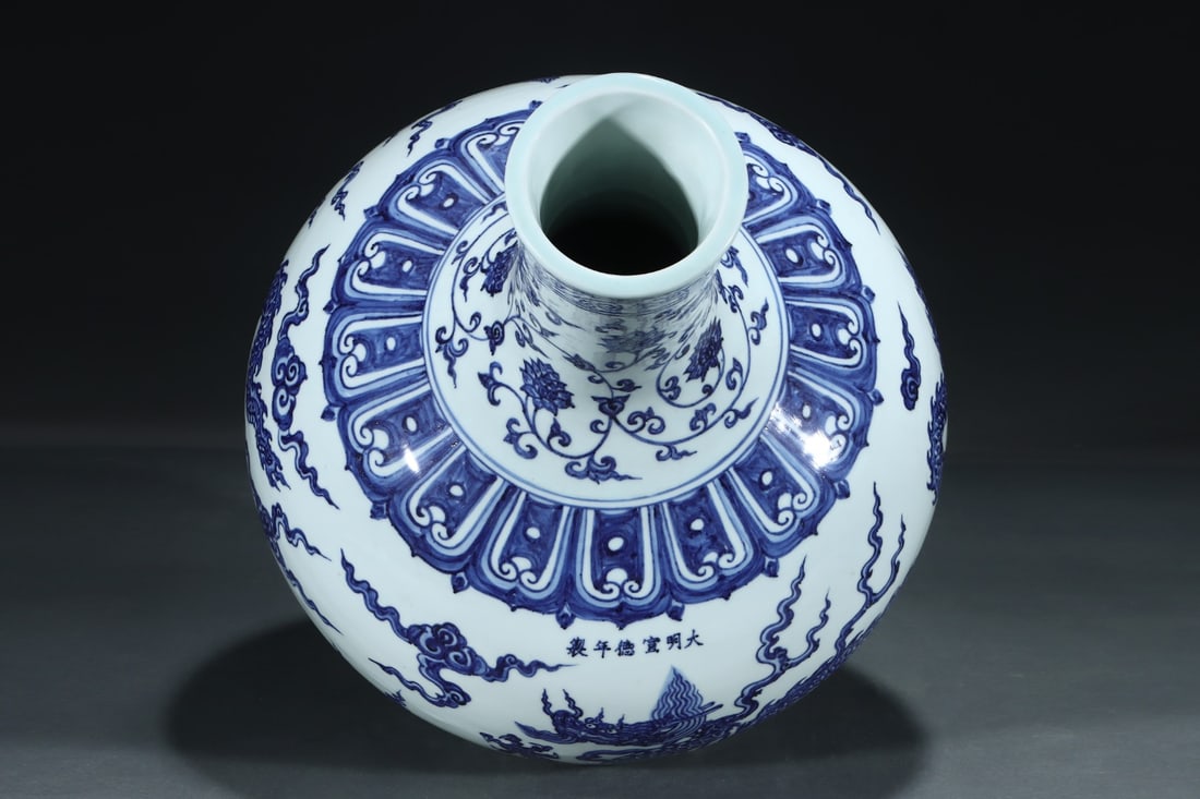 A Exquisite Blue and White Lotus Pattern Dragon Pattern Vase - 4