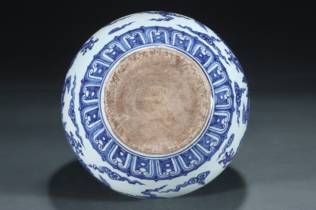 A Exquisite Blue and White Lotus Pattern Dragon Pattern Vase - 5