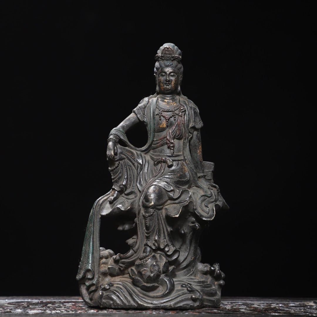 A Exquisite Gold Overlaid Bronze Statue of Avalokitesvara Ornament: A Exquisite Gold Overlaid Bronze Statue of Avalokitesvara Ornament,Qing Dynasty, China,Qianlong Four-character Mark,Size:24x12x3.1in,Weight:1770g 