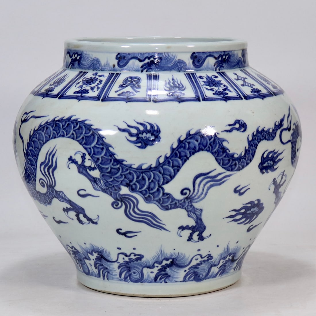 A Exquisite Blue and White Dragon Pattern Jar - 4