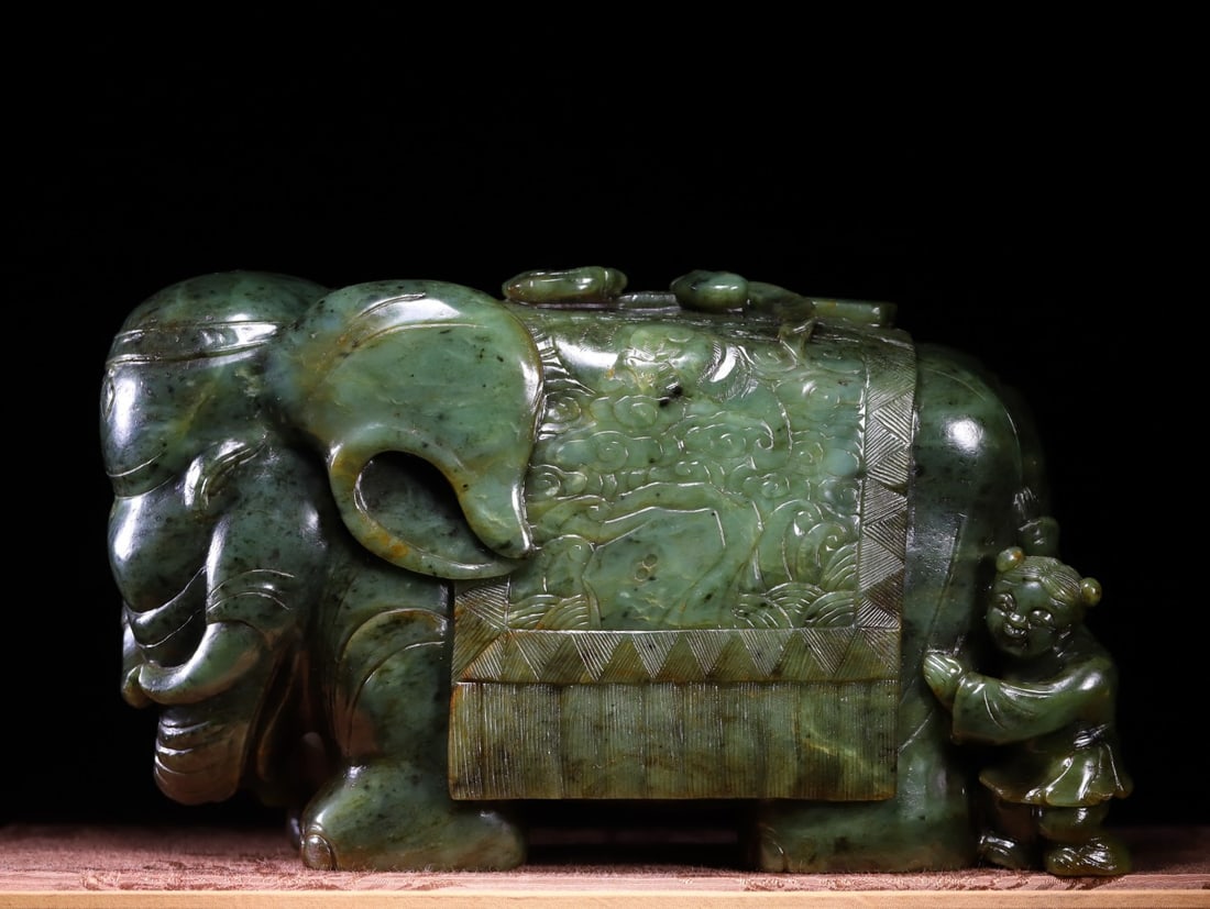 A Exquisite Hotan Jasper Figures Ornament: A Exquisite Hotan Jasper Figures Ornament,Qing Dynasty, China,Size:9.8inx3.9inx5.4in,Weight:7278g 和田碧玉人物摆件,中国清代