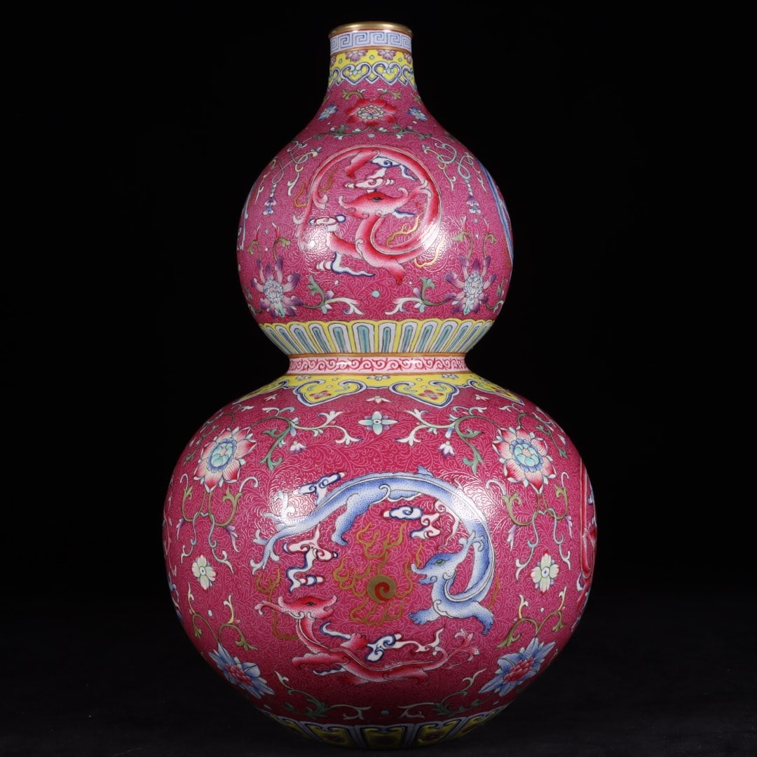 A Exquisite Famille-Rose Ruby Red Dragon Pattern Gourd-Shaped Vase (1 of 9)