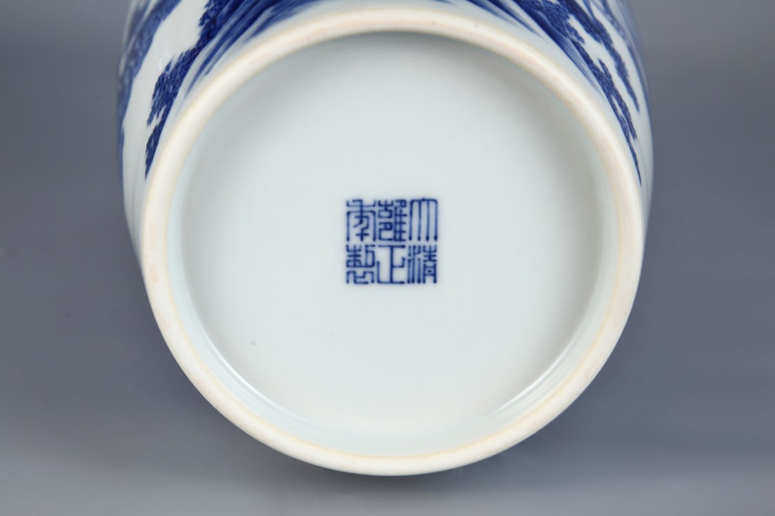 A Exquisite Blue and White Figures Pattern Vase - 8