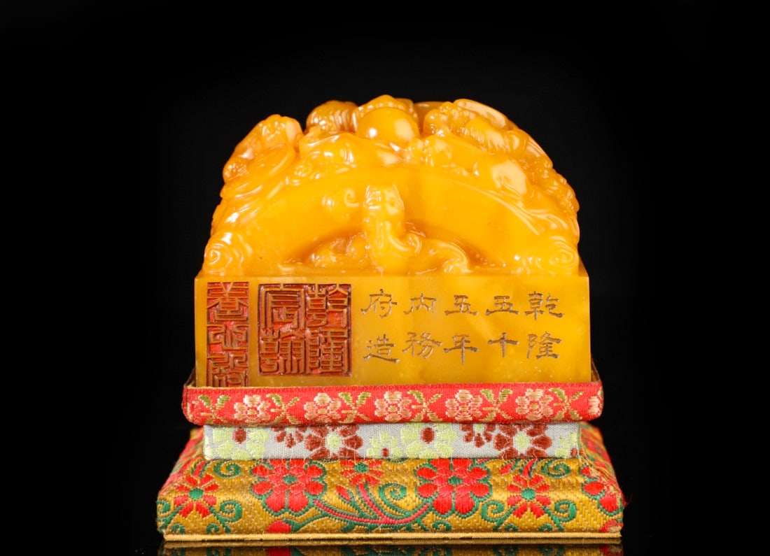 A Exquisite Tianhuang Stone Dragon Seal: A Exquisite Tianhuang Stone Dragon Seal,Qing Dynasty, China,With Mark,Size:7.5x9.5x2.6in,Weight:900g 