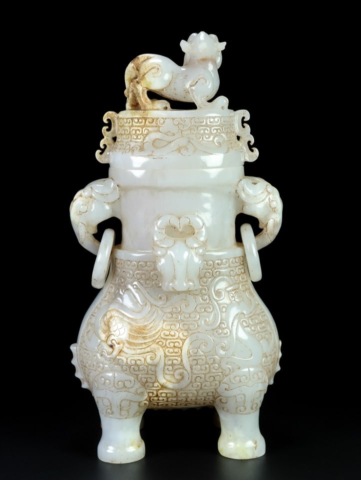 A Exquisite Hetian Jade Dragon-Shaped Vase (1 of 9)