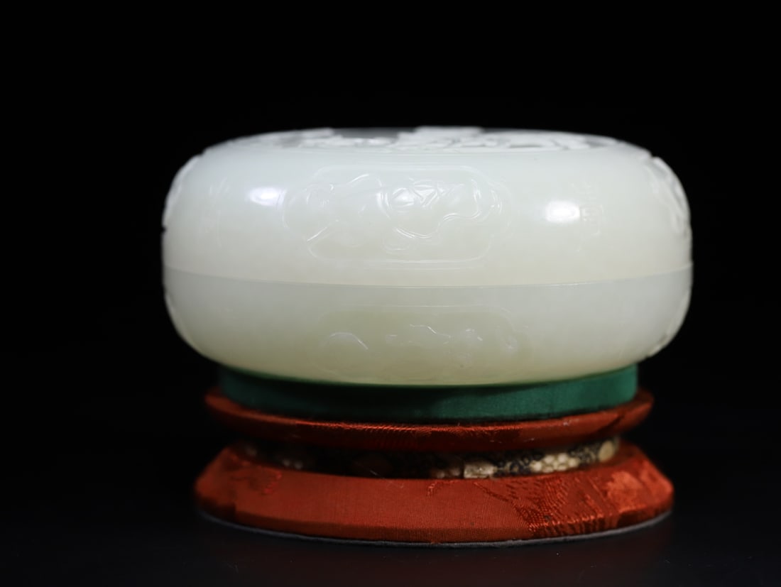 A Exquisite Hotan Jade Lotus Leaf Pattern Box - 2