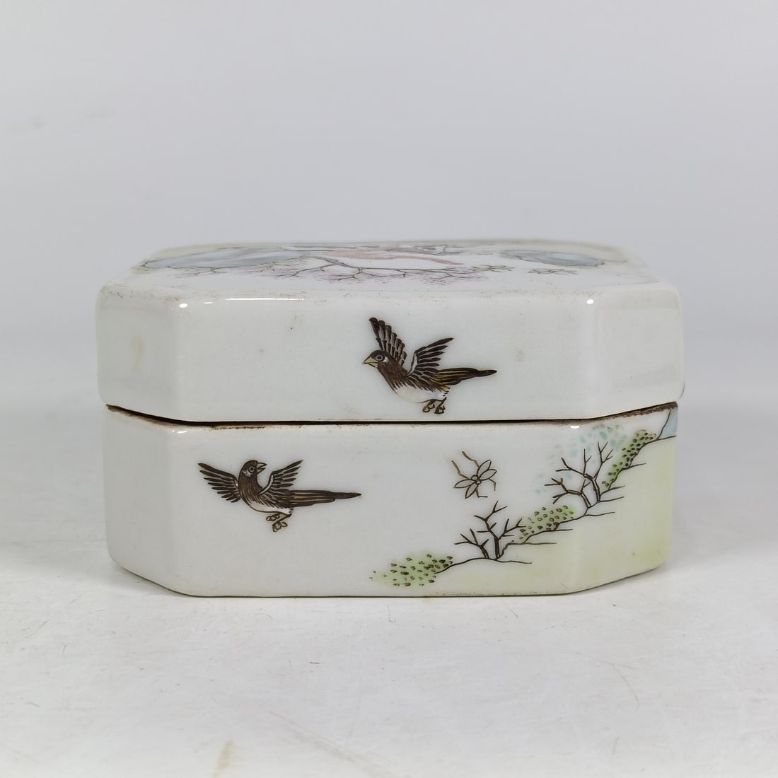 A Exquisite Famille-Rose Monkey Pattern Box - 4