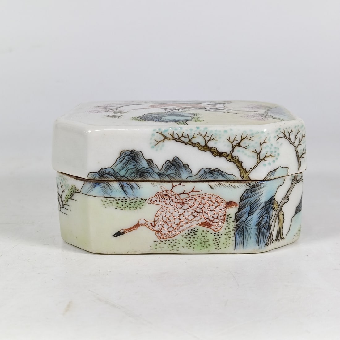 A Exquisite Famille-Rose Monkey Pattern Box - 5