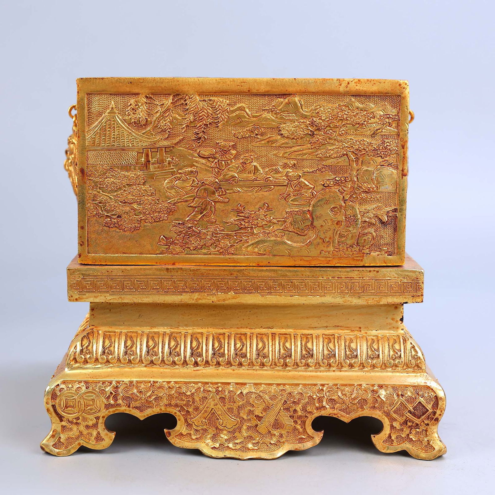 A Set of Exquisite Bronze Gilt Chiseled Dragon Seal: A Set of Exquisite Bronze Gilt Chiseled Dragon Seal,Qing Dynasty, China,Qianlong Four-character Mark,Size:7.5inx7.9in,Weight:8635g 