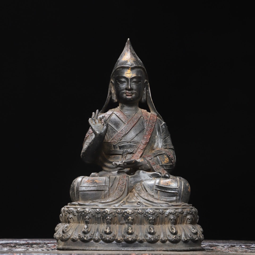 A Exquisite Gold Overlaid Bronze Figure Ornament: A Exquisite Gold Overlaid Bronze Figure Ornament,Qing Dynasty, China,Size:22x14x4.7in,Weight:900g 铜拓金人物摆件,中国清代