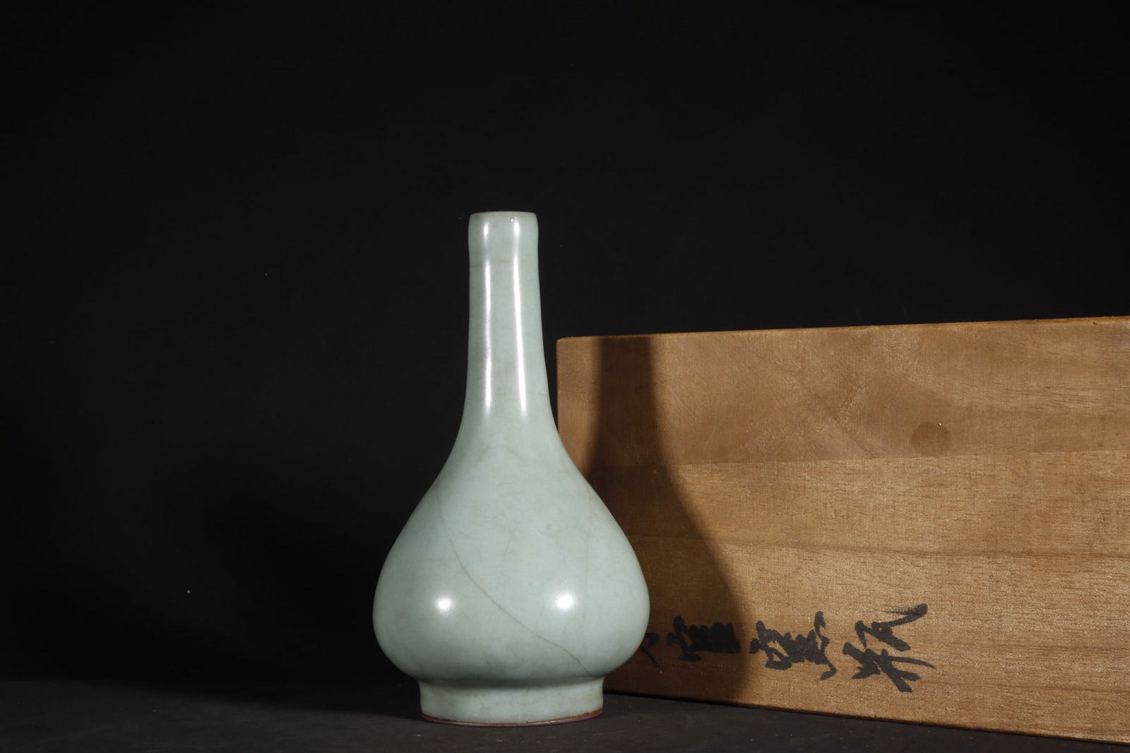 A Exquisite Guan Kiln Celadon Glazed Vase: A Exquisite Guan Kiln Celadon Glazed Vase,Song Dynasty, China,Size:6.3inx3.5in 官窑粉青釉瓶,中国宋代