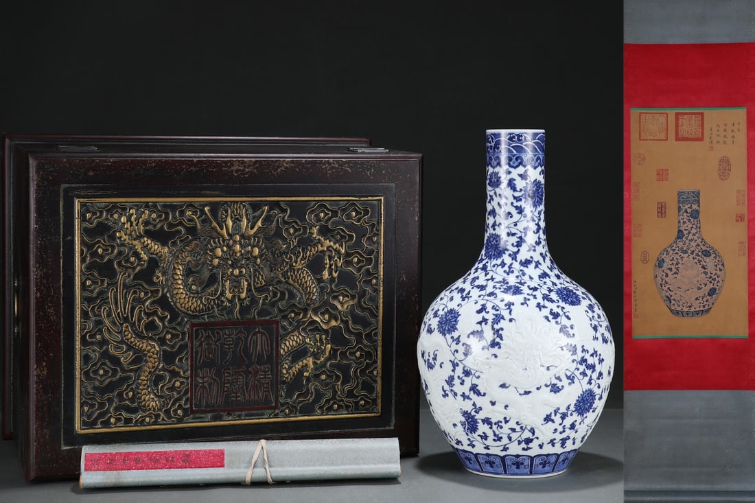 A Exquisite Blue and White Lotus Pattern Dragon Pattern Vase: A Exquisite Blue and White Lotus Pattern Dragon Pattern Vase,Qing Dynasty, China,Qianlong Six-character Mark,Size:17inx9.6in 青花缠枝莲龙纹瓶,中&#