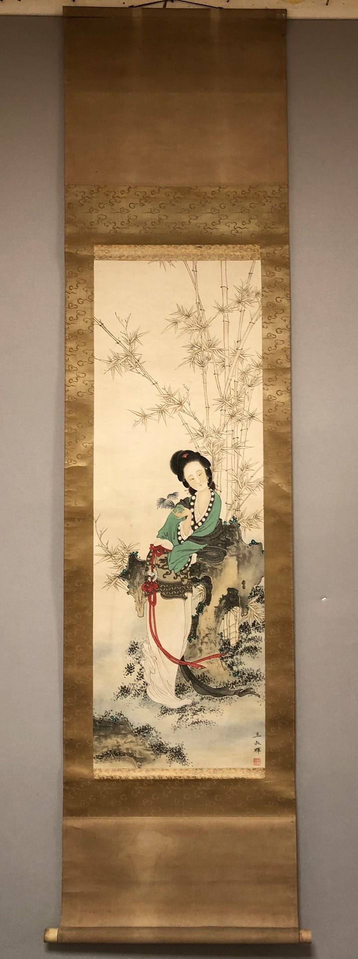 A Chinese Vertical Scroll Ink Painting of Figures on Paper: A Chinese Vertical Scroll Ink Painting of Figures on Paper,Modern Time of China,Wang Shuhui,Size:13.8inx40.9in 