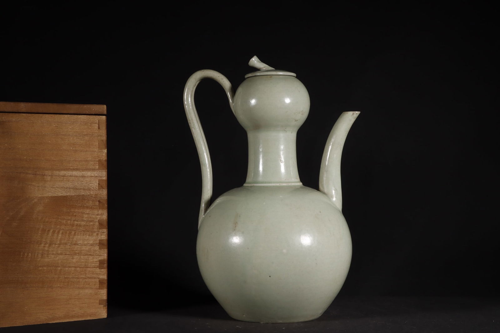 A Exquisite Yue Kiln Celadon Gourd-Shaped Ewer (1 of 9)
