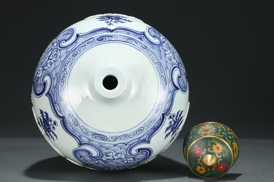 A Exquisite Blue and White Lotus Pattern Pattern Vase - 8