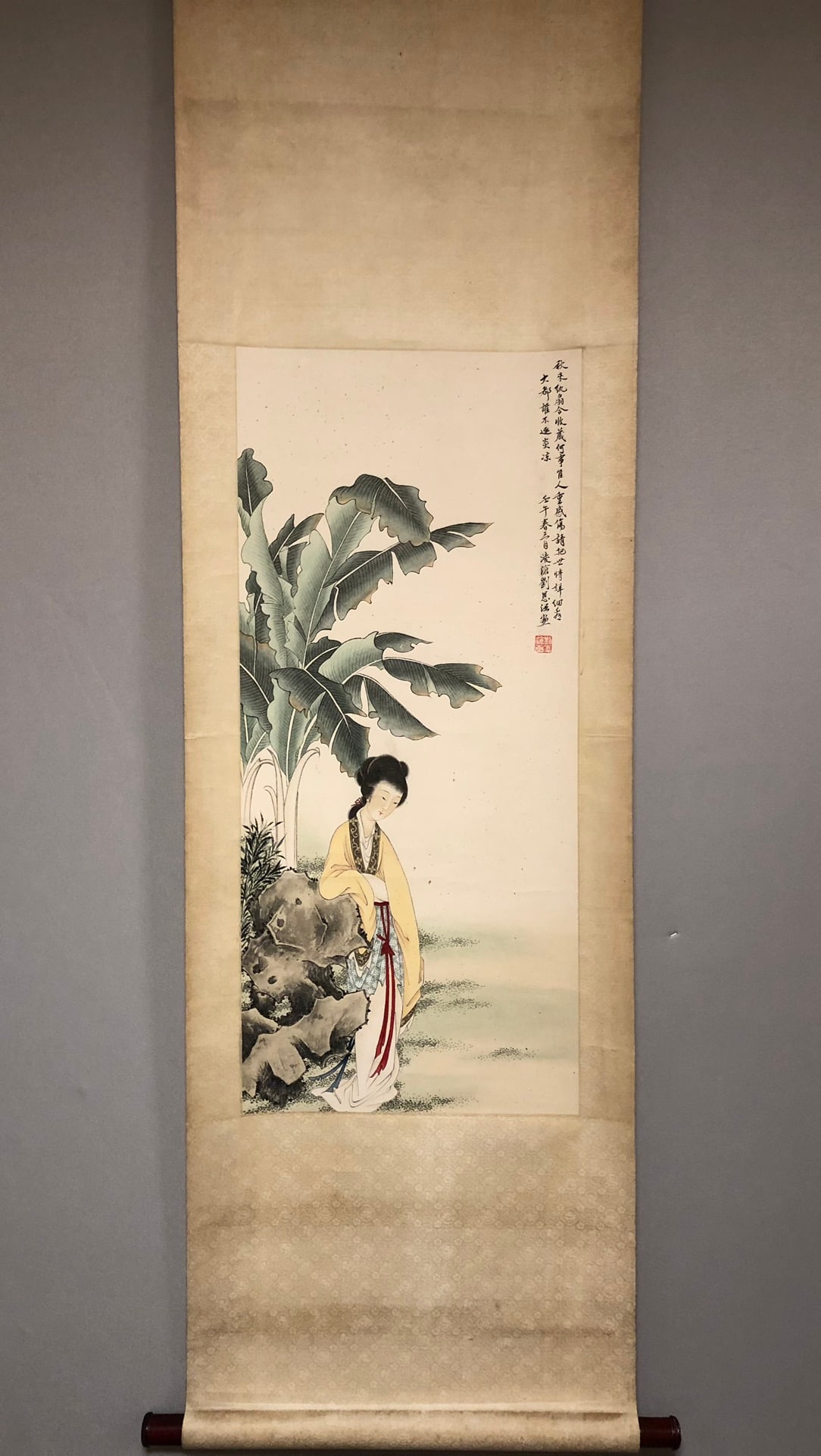 A Chinese Vertical Scroll Ink Painting of Figure on Paper: A Chinese Vertical Scroll Ink Painting of Figure on Paper,Modern Time of China,Liu Lingcang,without frame size:33.5inx15in 