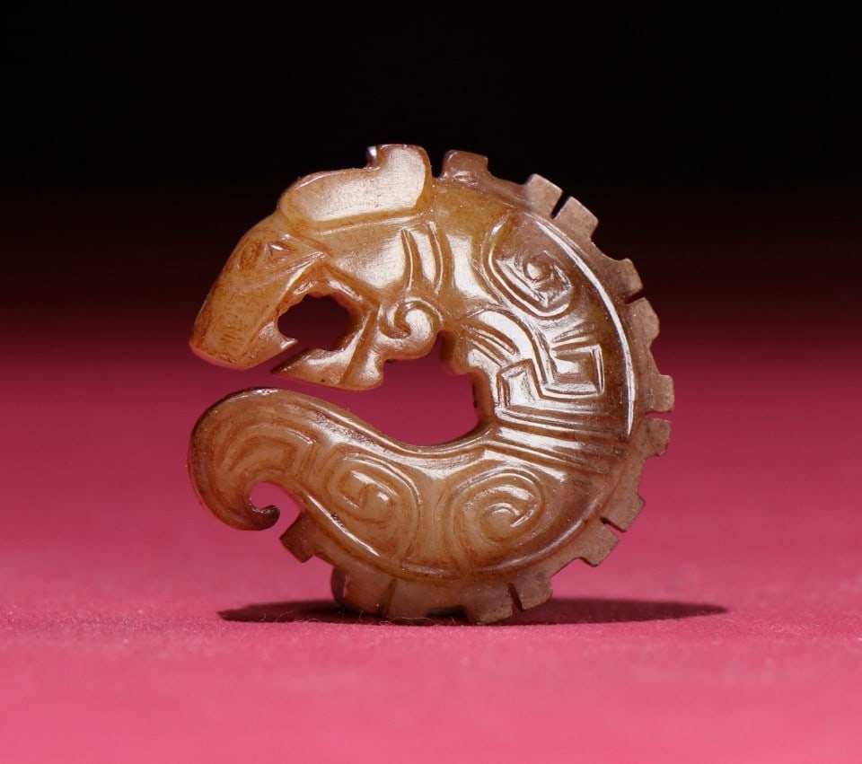 A Exquisite Hetian Jade Dragon-Shaped Handheld Ornament (1 of 8)