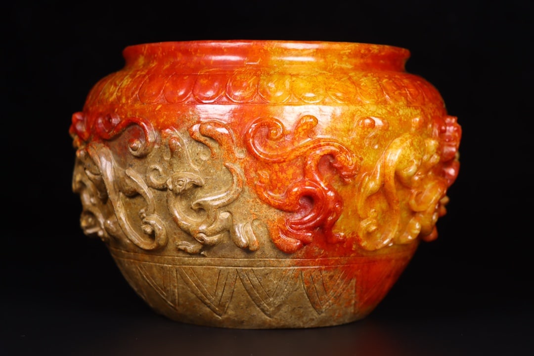 A Exquisite Hotan Jade Dragon Pattern Jar: A Exquisite Hotan Jade Dragon Pattern Jar,Han Dynasty, China,Size:6.7inx6.7inx4.7in,Weight:1925g 和田玉龙纹罐,中国汉代