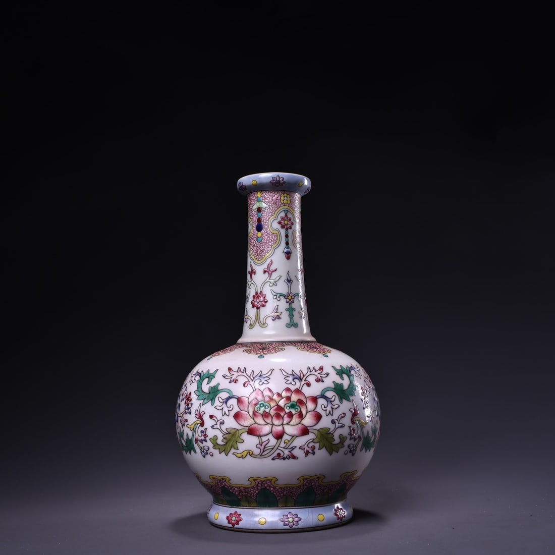 A Exquisite Famille-Rose Flower Pattern Vase (1 of 9)