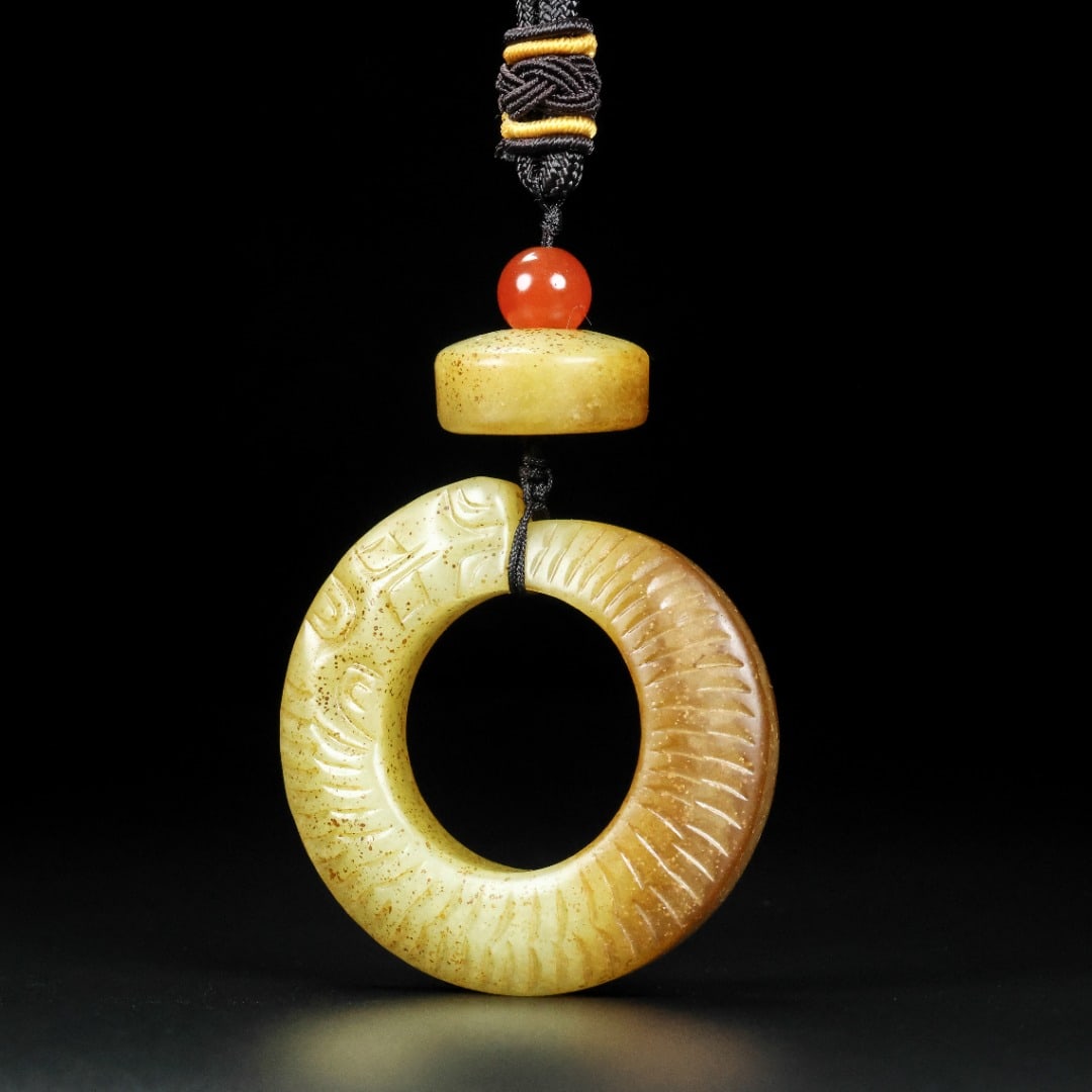 A Exquisite Hetian Jade Dragon Pattern Accessory: A Exquisite Hetian Jade Dragon Pattern Accessory,Han Dynasty, China,Size:2.2inx2.2inx0.4in,Weight:55g 和田玉龙纹佩饰,中国汉代