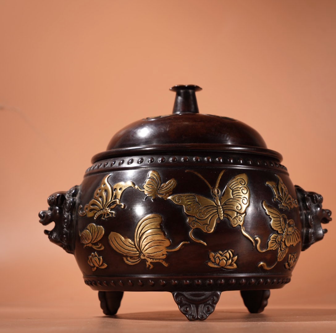A Exquisite Gilt Bronze Butterfly Pattern Censer: A Exquisite Gilt Bronze Butterfly Pattern Censer,Ming Dynasty, China,Xuande Six-character Mark,Size:5.9inx5.1in,Weight:3400g 