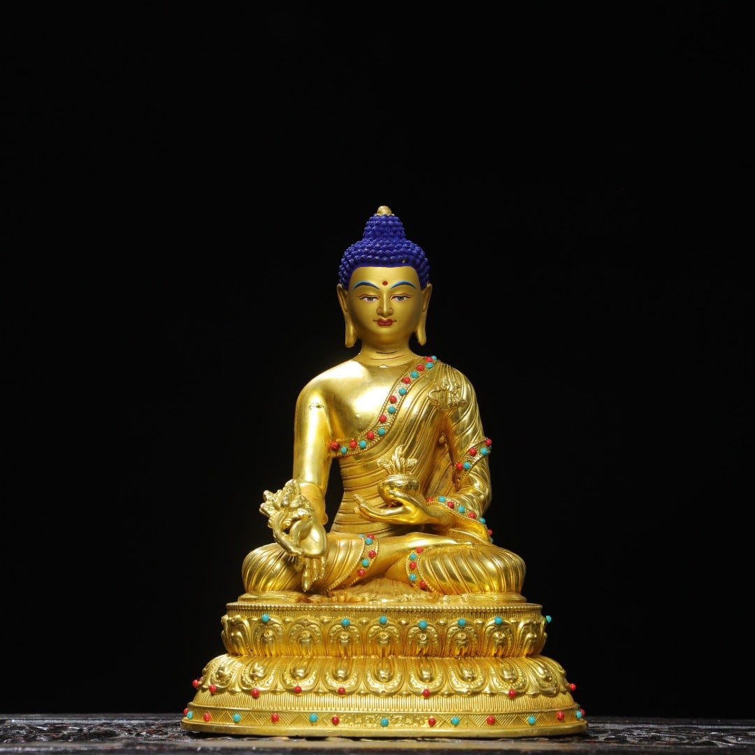 A Exquisite Gilt Bronze Painted Color Buddha Statue Ornament: A Exquisite Gilt Bronze Painted Color Buddha Statue Ornament,Ming Dynasty, China,Size:21x16x4.3in,Weight:1260g 