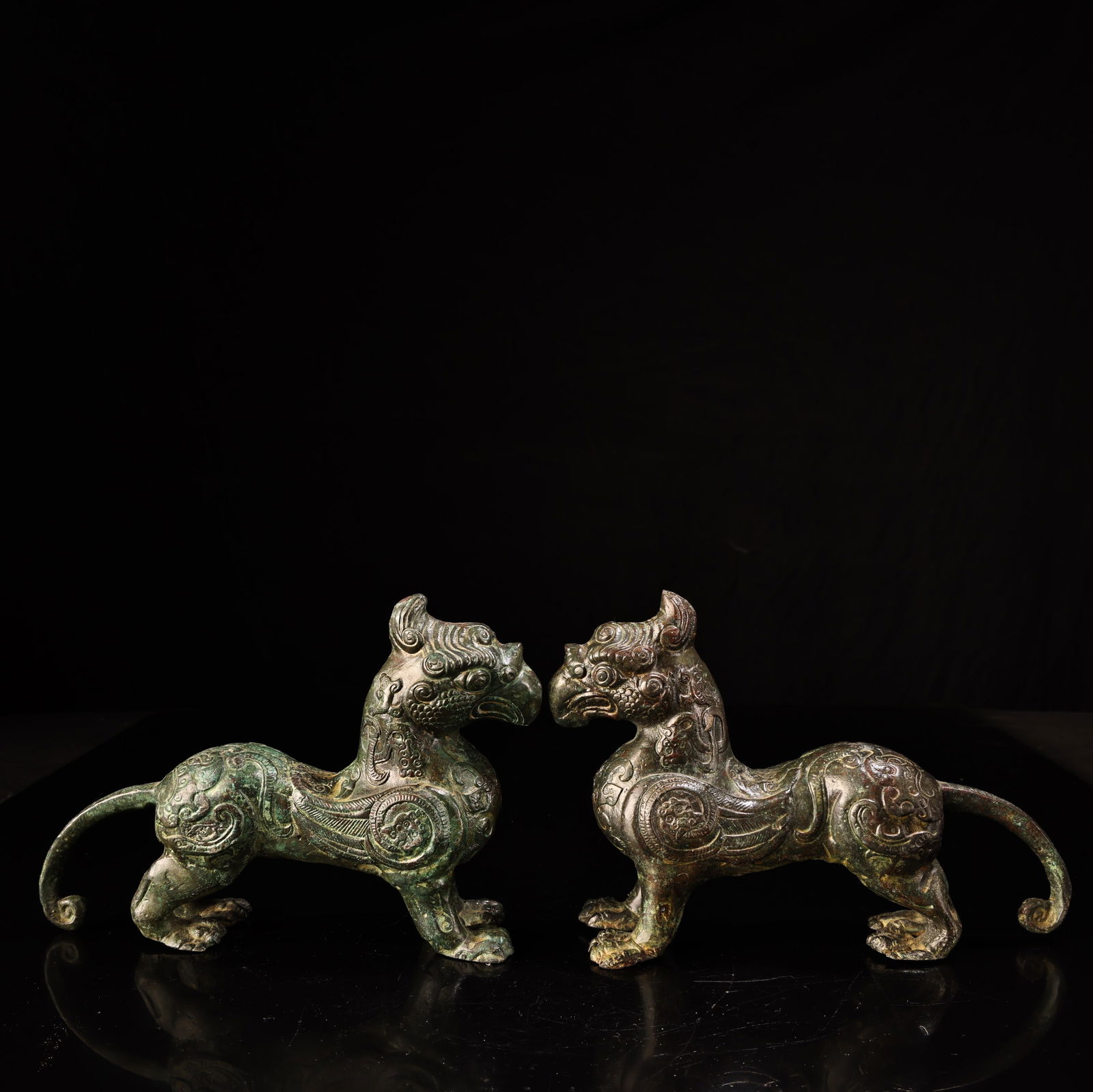 A pair of Exquisite Bronze Beast Bird: A pair of Exquisite Bronze Beast Bird,Han Dynasty, China,Size:5.1inx7.9in,Weight:800g 一对青铜器兽鸟,中国汉代