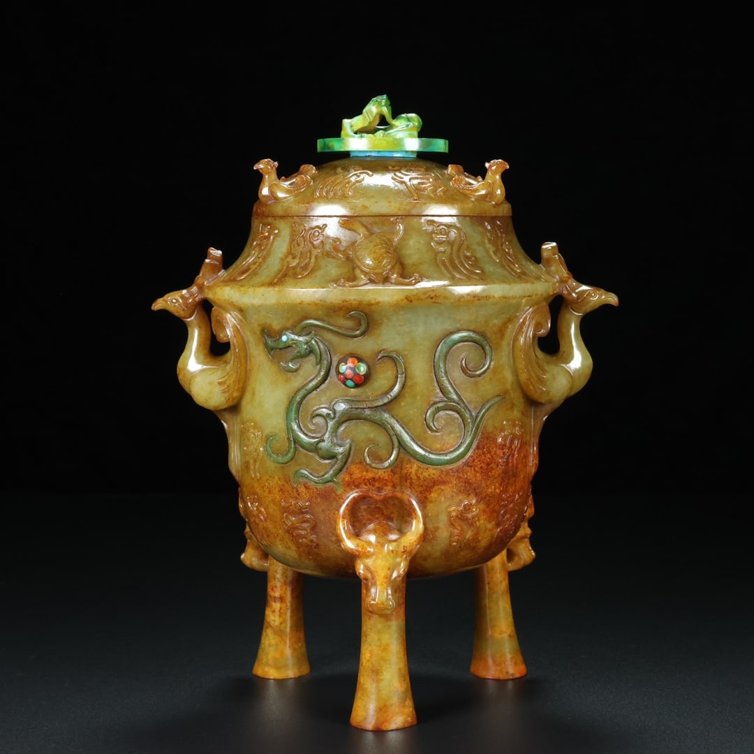 A Exquisiten Hotan Jade Dragon Pattern Ornament: A Exquisiten Hotan Jade Dragon Pattern Ornament,Han Dynasty, China 和田玉龙纹摆件,中国汉代