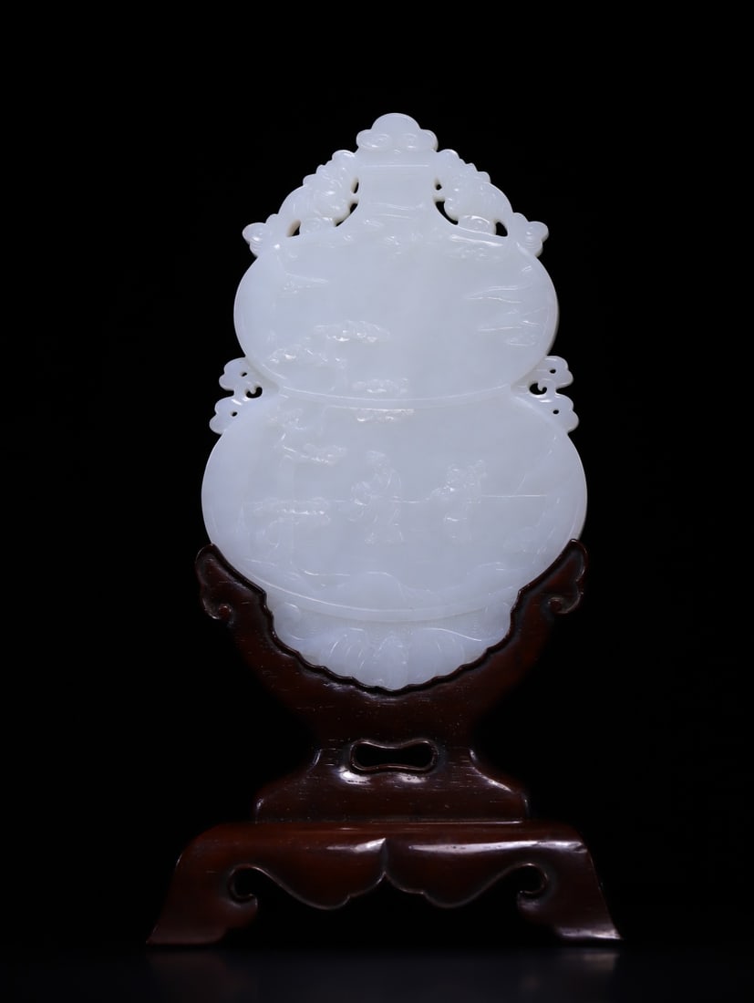 A Exquisite Hotan Jade Pine and Crane Pattern Ornament: A Exquisite Hotan Jade Pine and Crane Pattern Ornament,Qing Dynasty, China,Size:5.5inx3.7inx0.4in,Weight:221.6g 