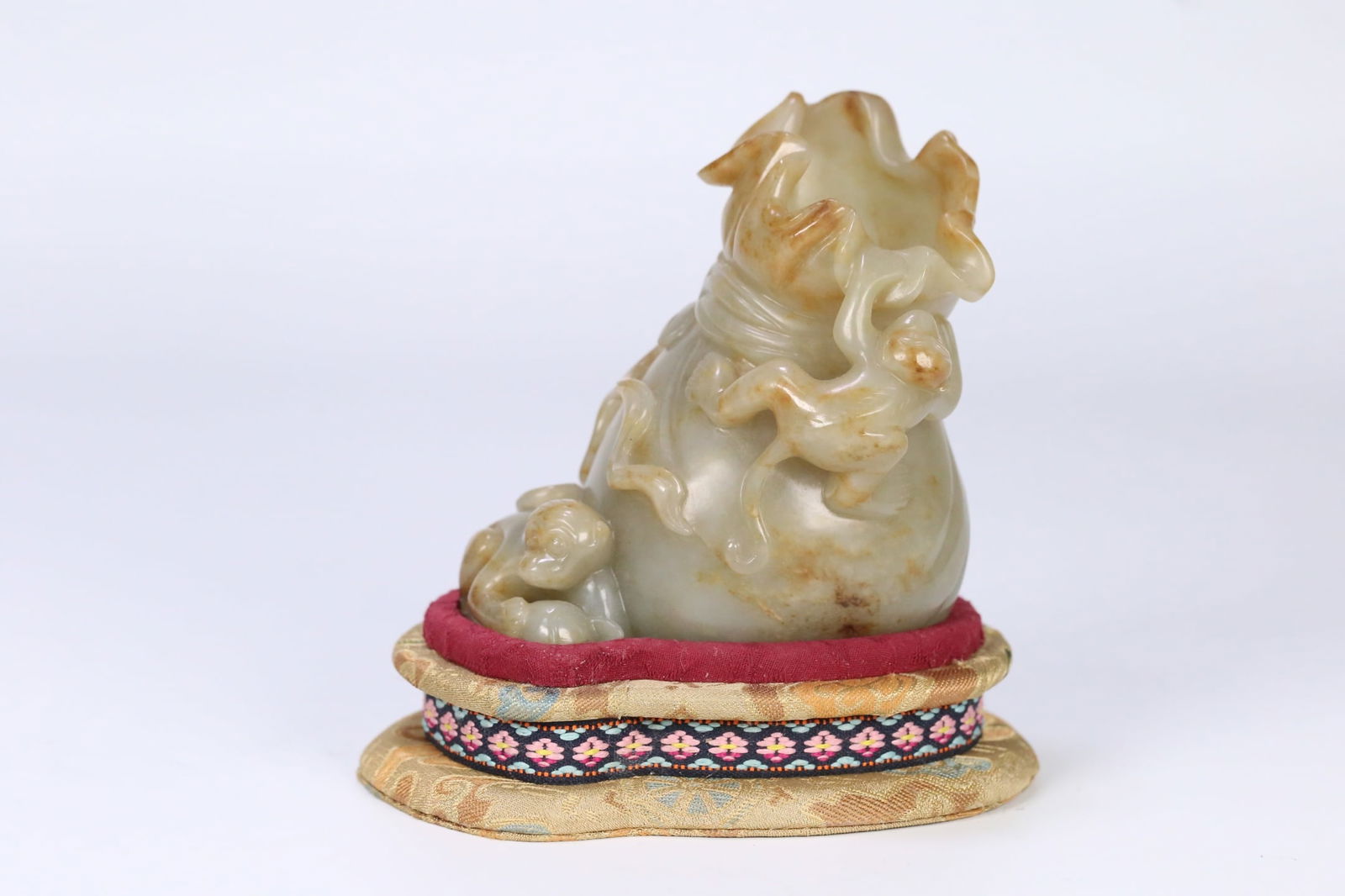 A Exquisite Hotan Jade Monkey Pattern Vase: A Exquisite Hotan Jade Monkey Pattern Vase,Qing Dynasty, China,Size:4inx3.8inx3.1in,Weight:441.5g 和田玉猴纹花插,中国清代