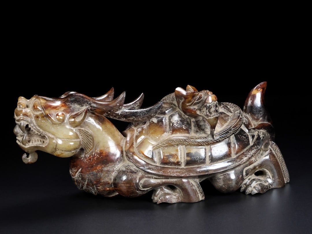 A Rare Hetian Jade Dragon Turtle: A Rare Hetian Jade Dragon Turtle,Han Dynasty, China,Size:10.2inx4.7inx4.3in, Weight:3554g 和田玉龙龟,中国汉代