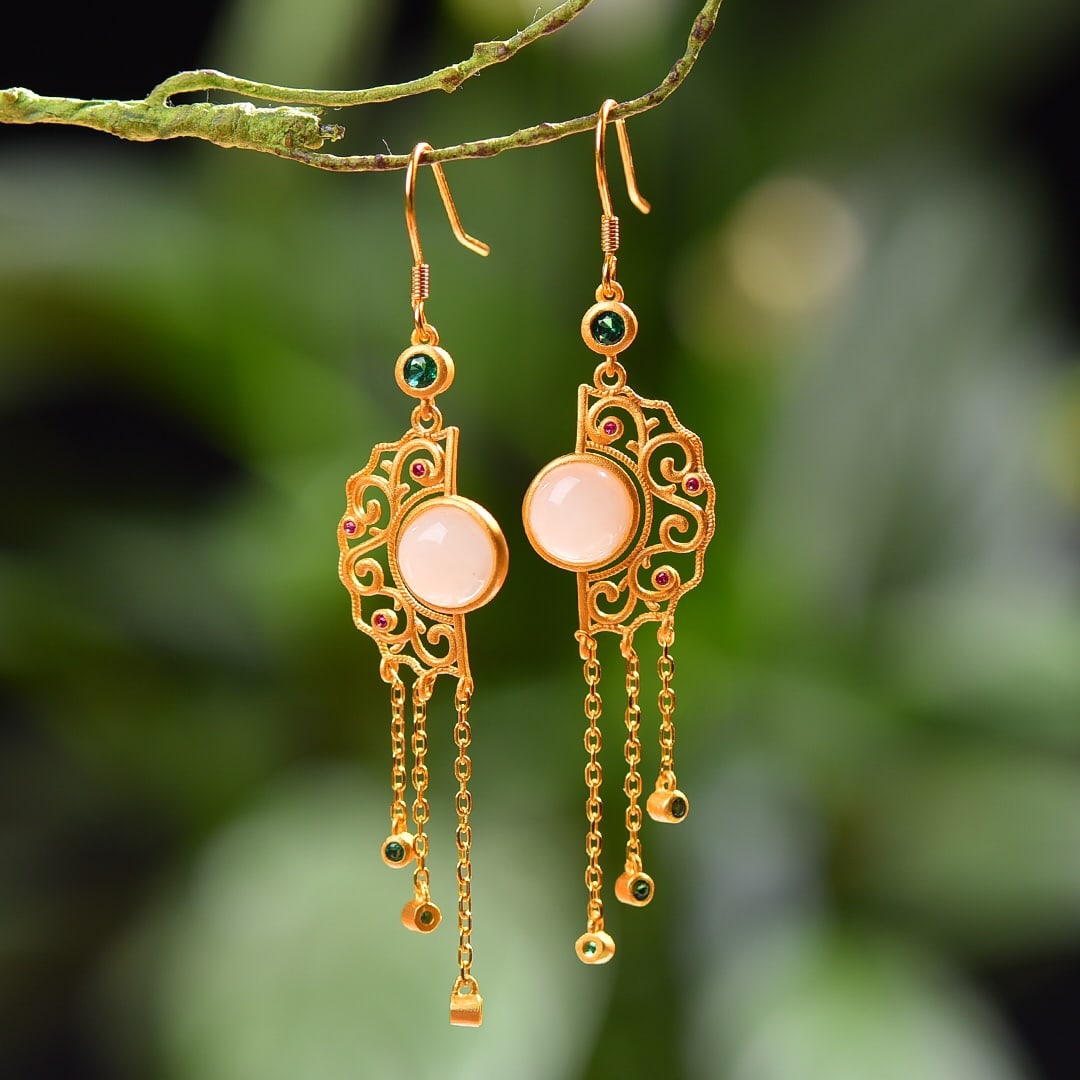 A pair of Exquisite Silver-Inlaid Hotan Jade Earring: A pair of Exquisite Silver-Inlaid Hotan Jade Earring,Size:0.3inx0.3in 一对银镶嵌和田玉耳坠