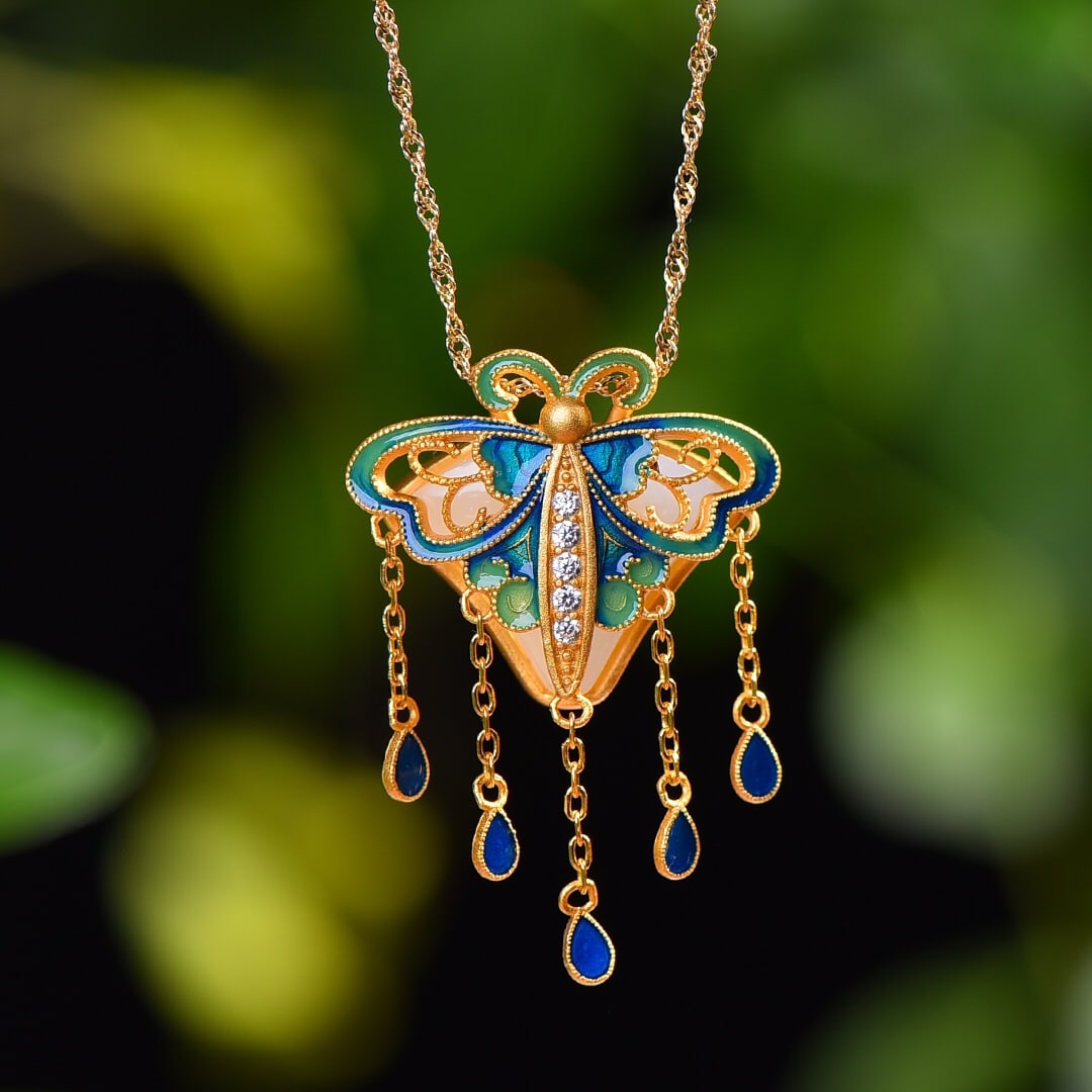 A Exquisite Silver-Inlaid Hotan Jade Multiple Treasures Butterfly Pendant: A Exquisite Silver-Inlaid Hotan Jade Multiple Treasures Butterfly Pendant,Size:0.6inx0.8in 银镶和田玉多宝蝴蝶吊坠