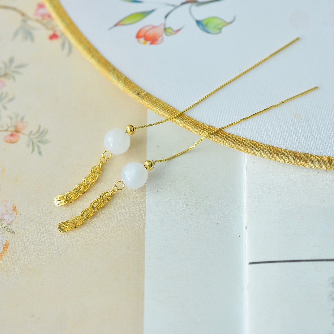 A pair of Exquisite Silver-Inlaid Hetian White Jade Bead Earring: A pair of Exquisite Silver-Inlaid Hetian White Jade Bead Earring,Size:0.3inx0.3in 一对银镶和田白玉珠子耳坠