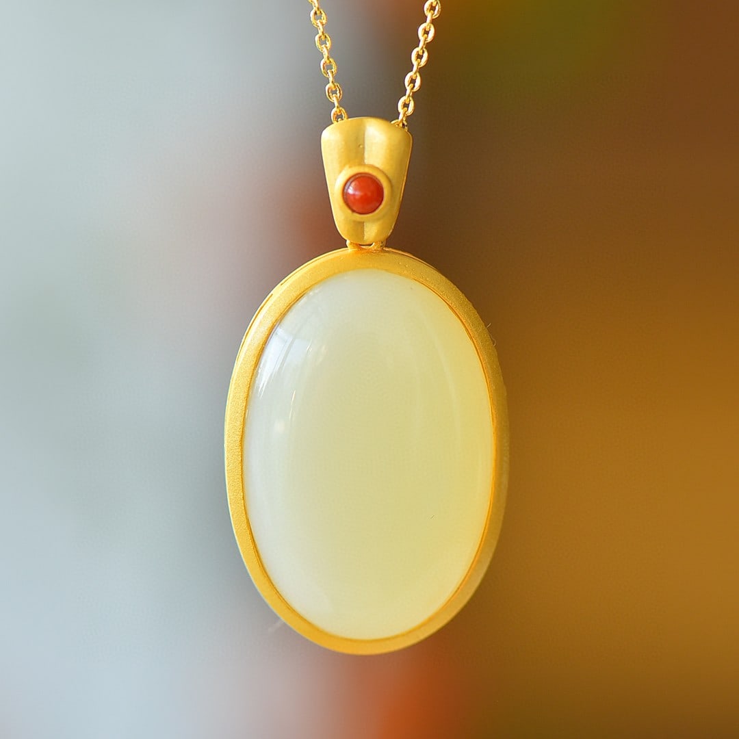 A Exquisite Silver-Inlaid Hotan Jade Pendant: A Exquisite Silver-Inlaid Hotan Jade Pendant,Size:0.8inx1.2in 银镶嵌和田玉蛋面吊坠