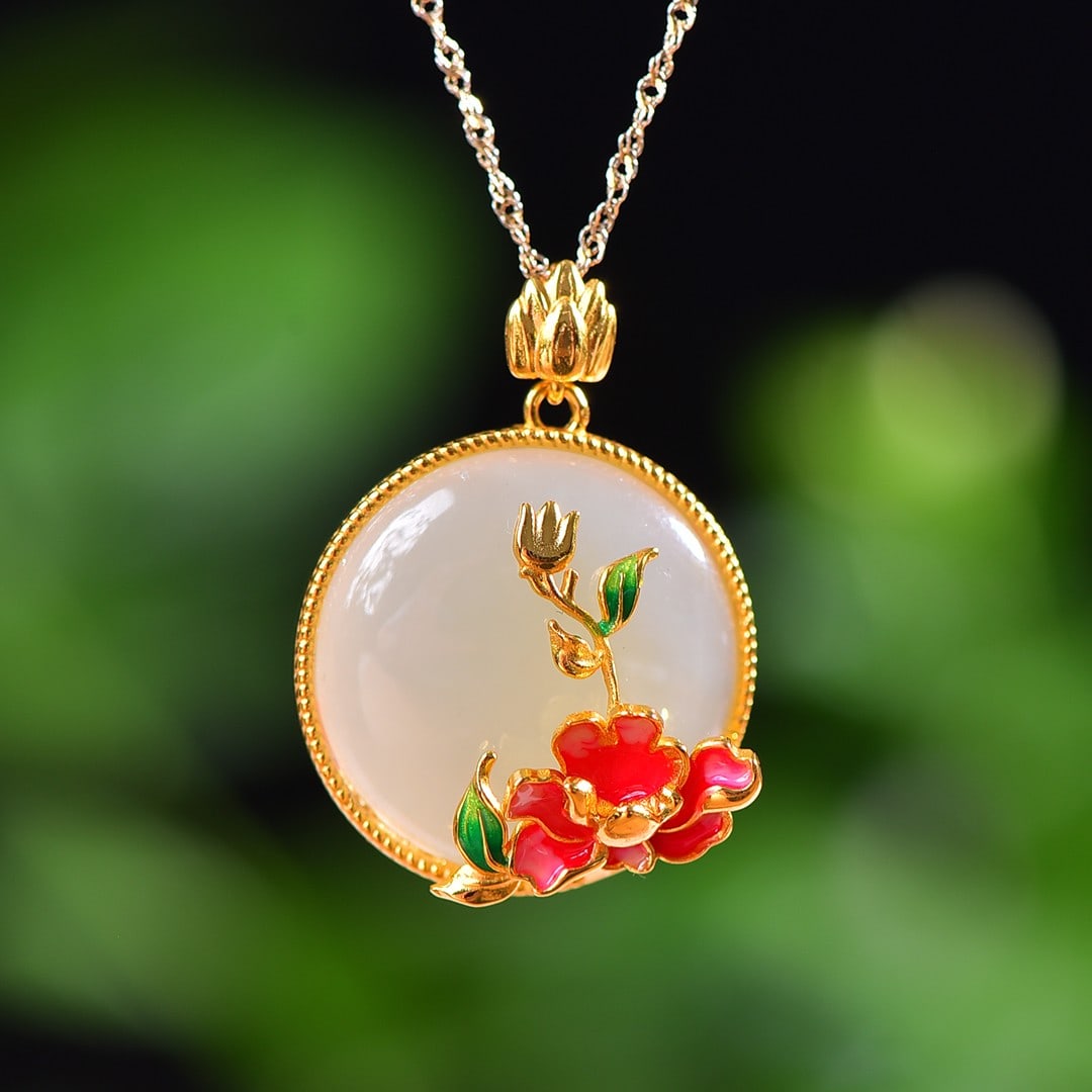 A Exquisite Silver-Inlaid Hotan Jade Flower Pendant: A Exquisite Silver-Inlaid Hotan Jade Flower Pendant,Size:0.9inx0.9in 银镶嵌和田玉吉祥花吊坠