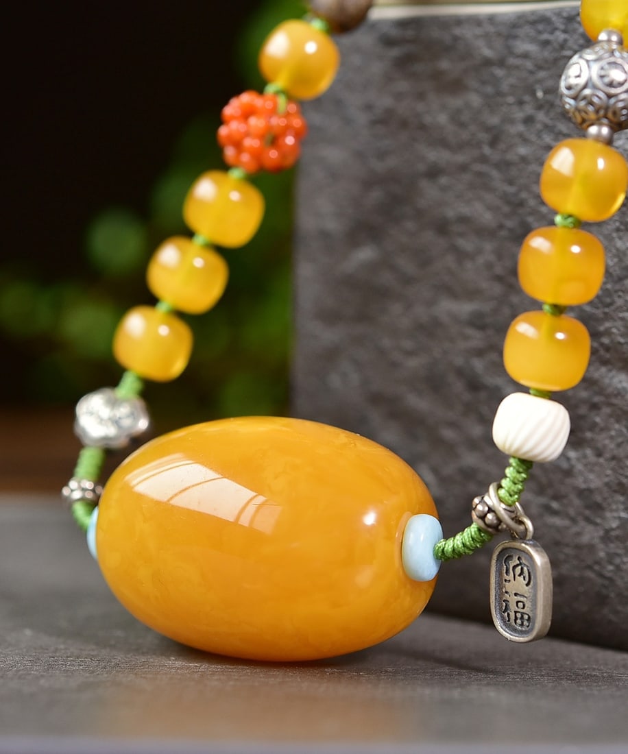 A Exquisite Amber Barrel Bead Necklace (1 of 5)