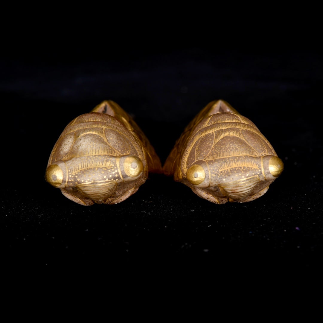 A Pair of Exquisite Biomimetic Porcelain Cicada Ornaments: A Pair of Exquisite Biomimetic Porcelain Cicada Ornaments,Qing Dynasty,China,Size:1inx3.3inx1.2in 一对仿生瓷蝉摆件,中国清代